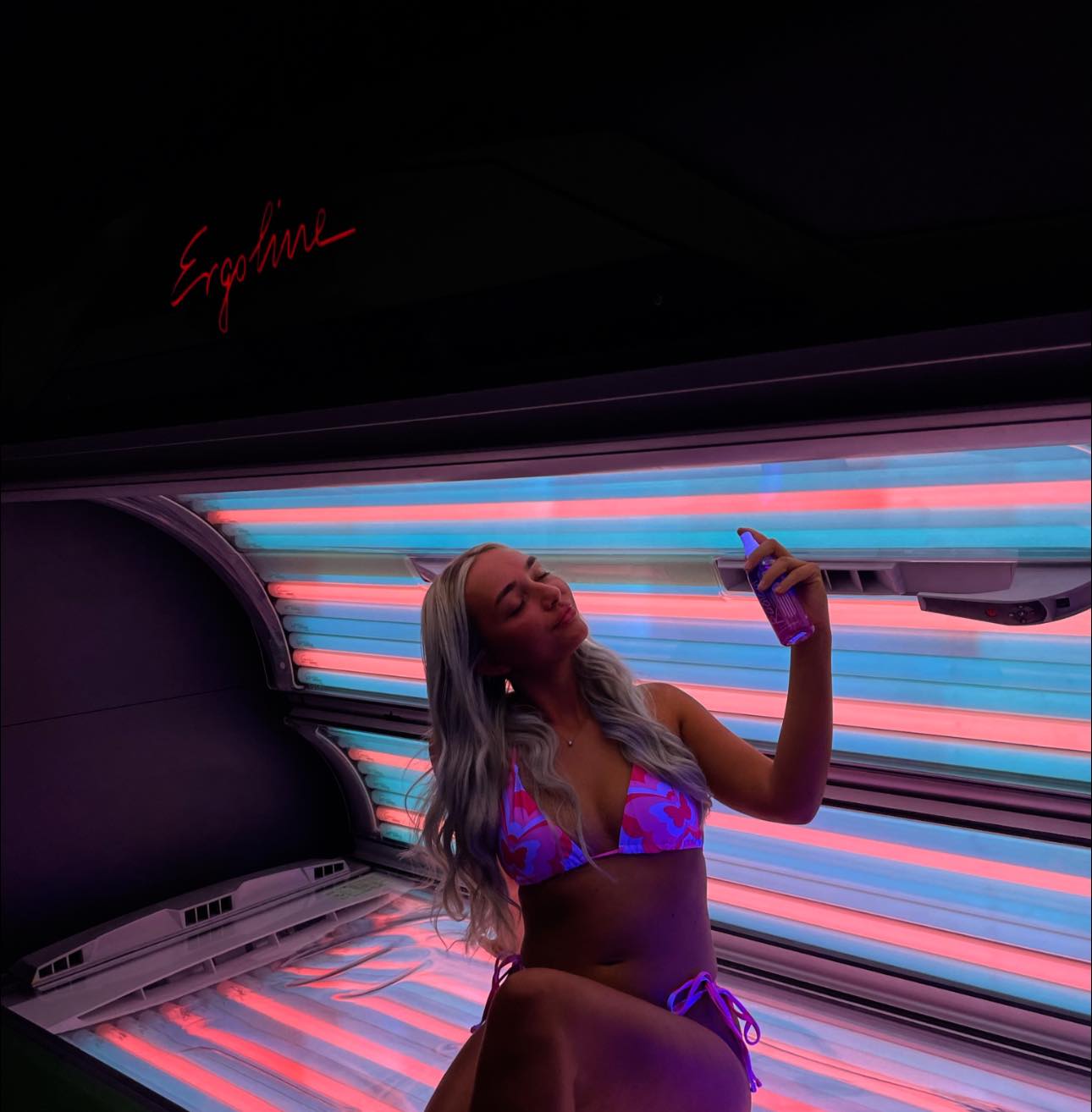 Client relaxing in an Ergoline sunbed